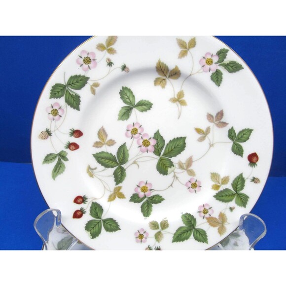 Wedgwood Wild Strawberry Bone China Set Of 4 Bread And Butter Plate And 1 Saucer - Picture 2 of 8